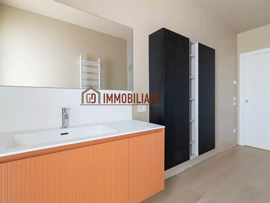 Immagine 21 di Attico in vendita  in Via Roma a Montebelluna