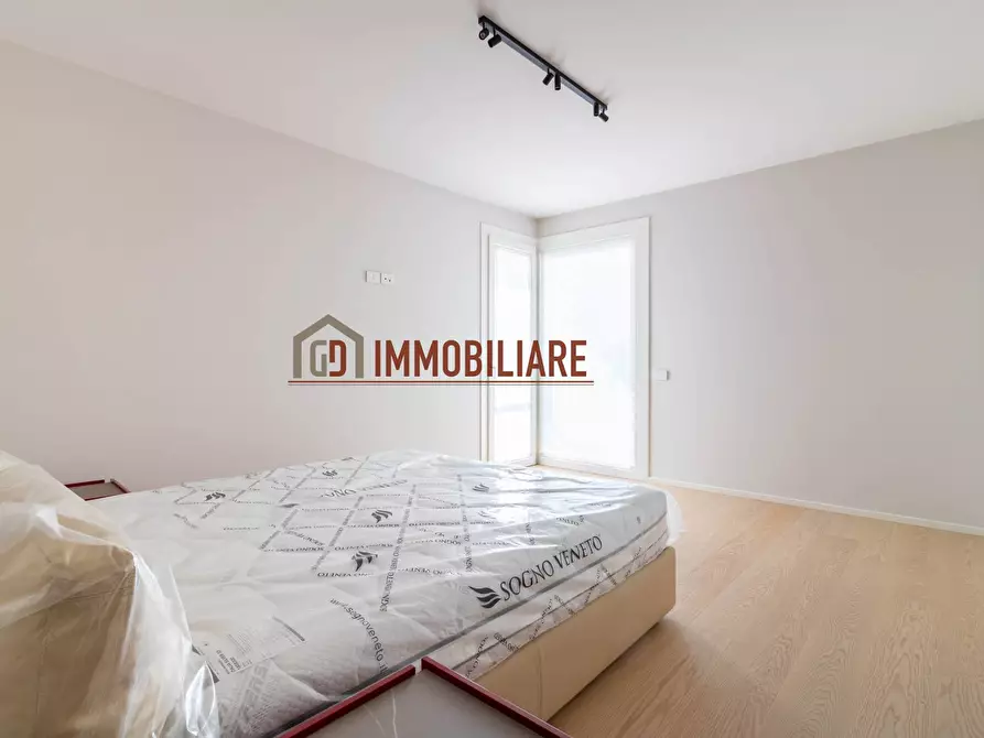 Immagine 12 di Attico in vendita  in Via Roma a Montebelluna