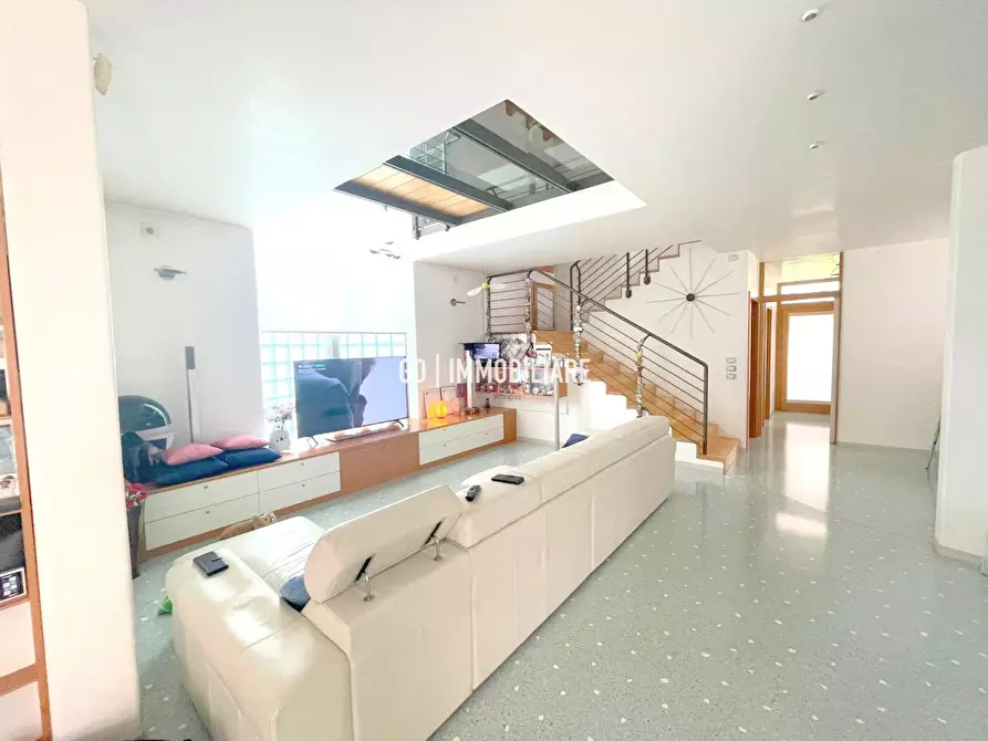 Immagine 2 di Villa in vendita  in Via Guido Bergamo 20 a Montebelluna