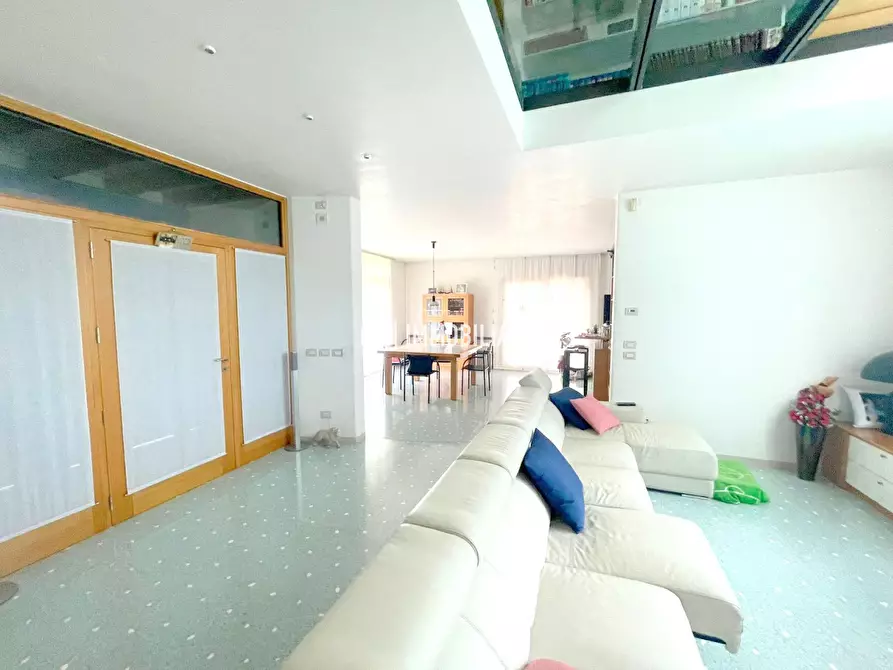 Immagine 9 di Villa in vendita  in Via Guido Bergamo 20 a Montebelluna