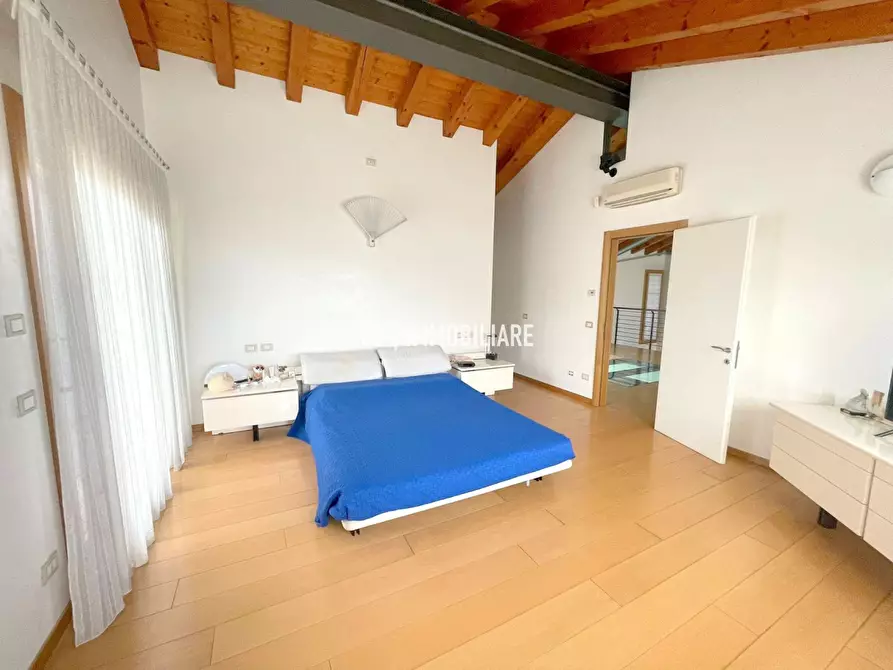 Immagine 17 di Villa in vendita  in Via Guido Bergamo 20 a Montebelluna