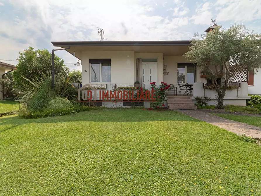 Immagine 1 di Villa in vendita  in Via Lodovico Boschieri 21 a Crocetta Del Montello