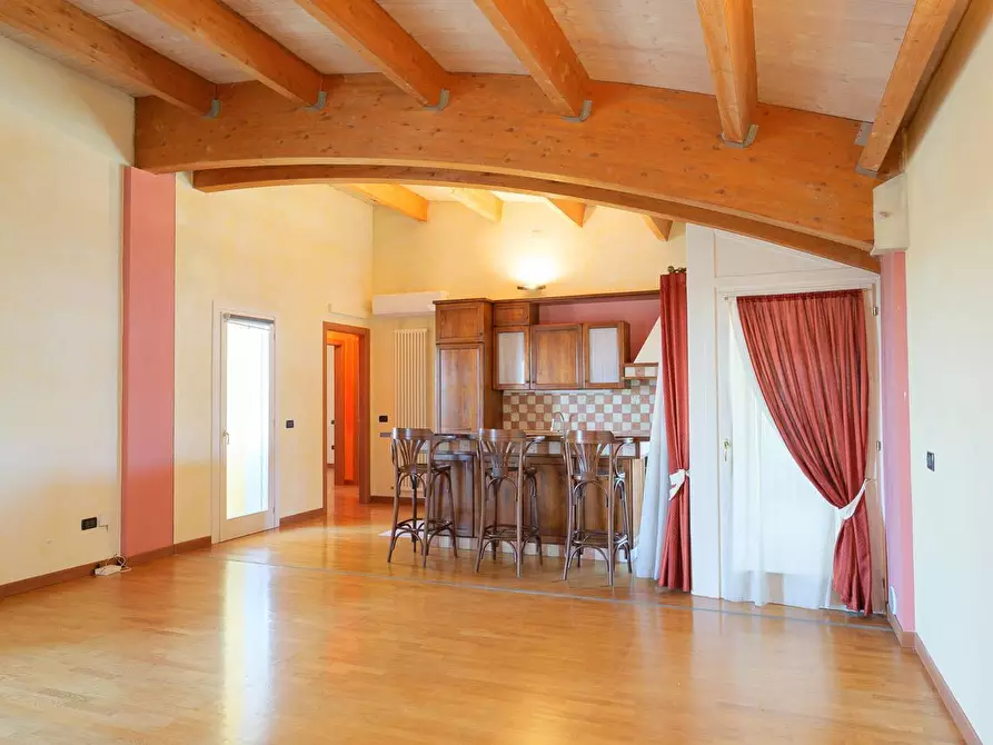 Immagine 3 di Appartamento in vendita  in Via Roma 5 a Montebelluna