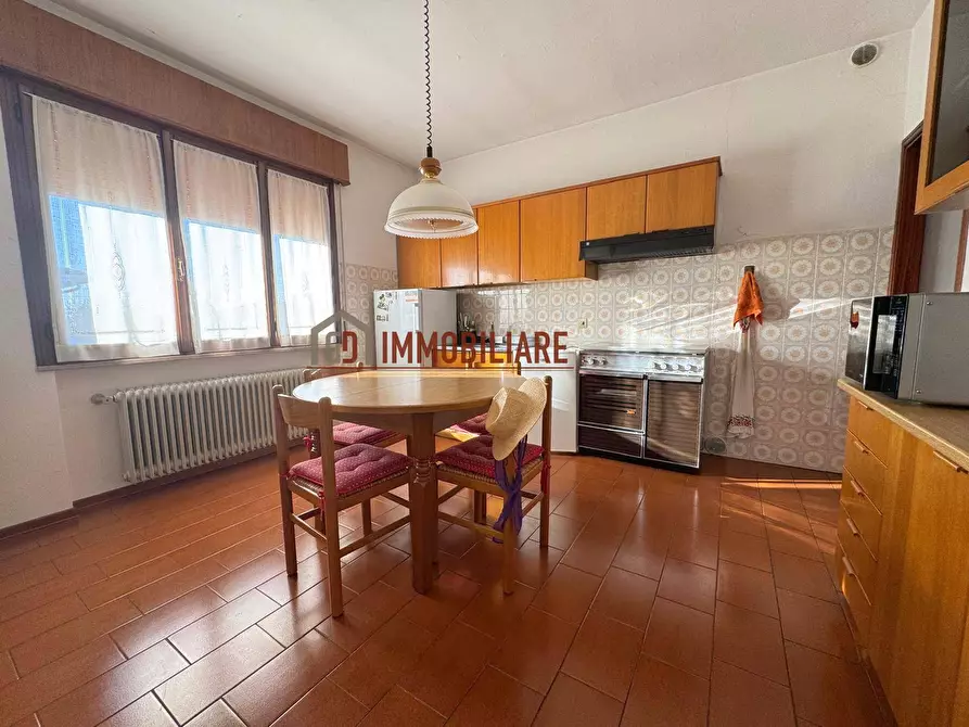 Immagine 4 di Villa in vendita  in Via Ospedale a Montebelluna