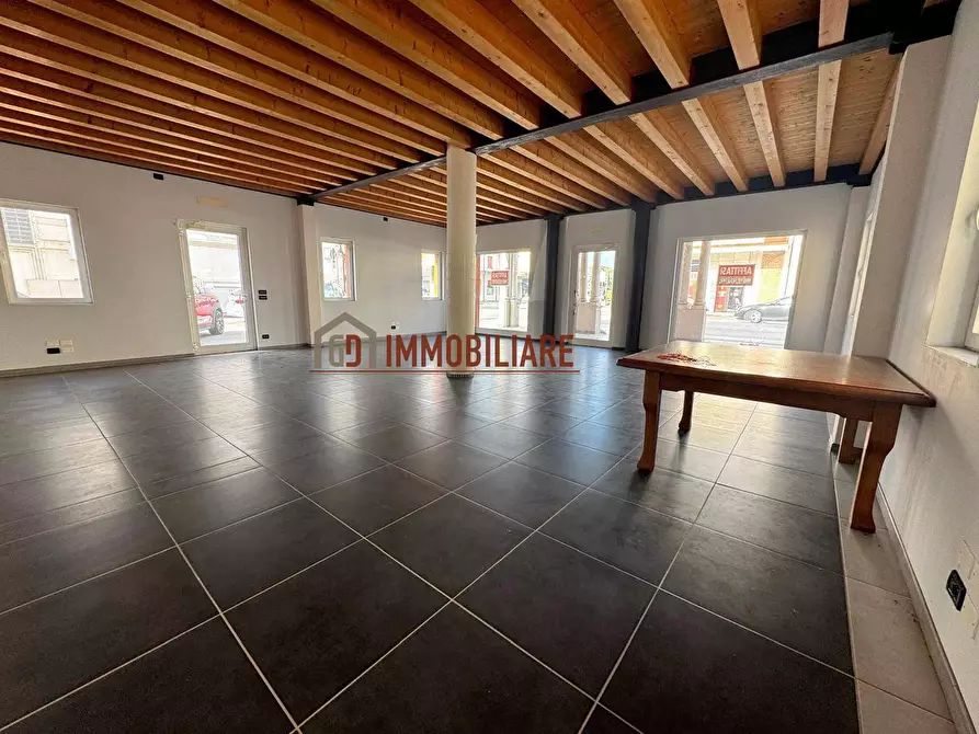 Immagine 1 di Attività commerciale in affitto  in via terraglio 260 a Preganziol