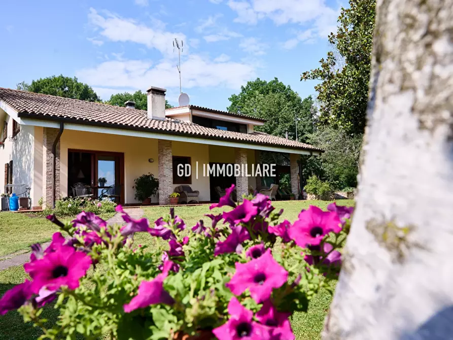 Immagine 7 di Villa in vendita  in VIA 18 GIUGNO 48 a Montebelluna
