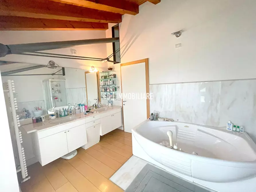 Immagine 23 di Villa in vendita  in Via Guido Bergamo 20 a Montebelluna