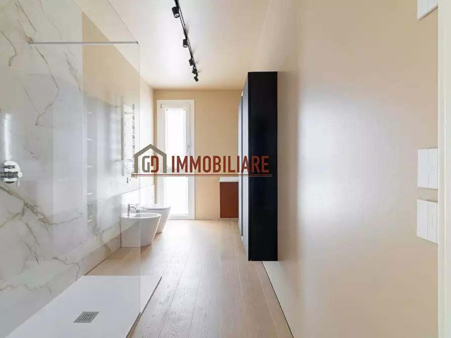 Immagine 19 di Attico in vendita  in Via Roma a Montebelluna