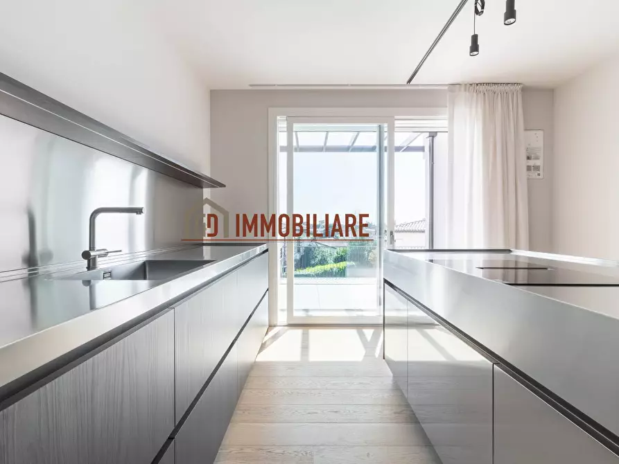 Immagine 8 di Attico in vendita  in Via Roma a Montebelluna