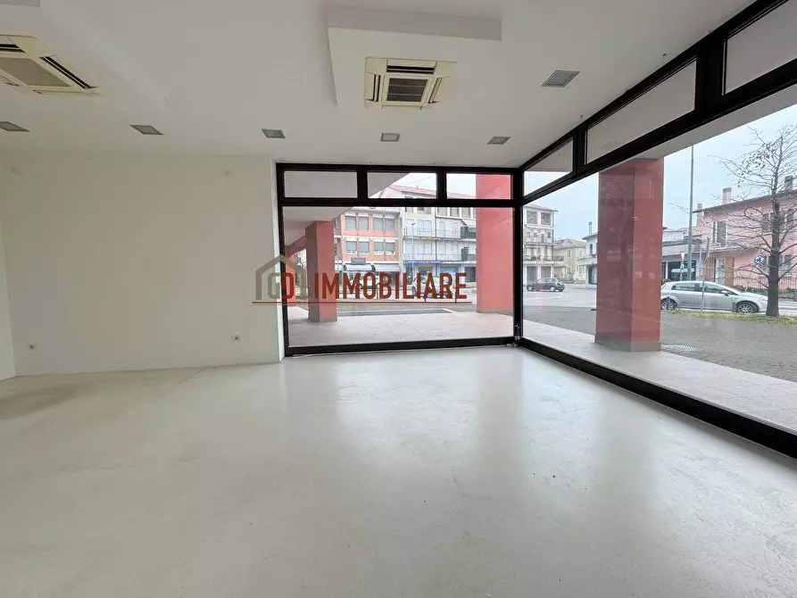 Immagine 8 di Attività commerciale in vendita  in Via manin 17 a Montebelluna