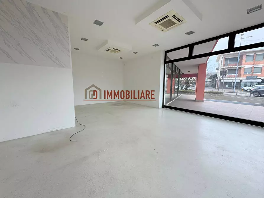 Immagine 14 di Attività commerciale in vendita  in Via manin 17 a Montebelluna