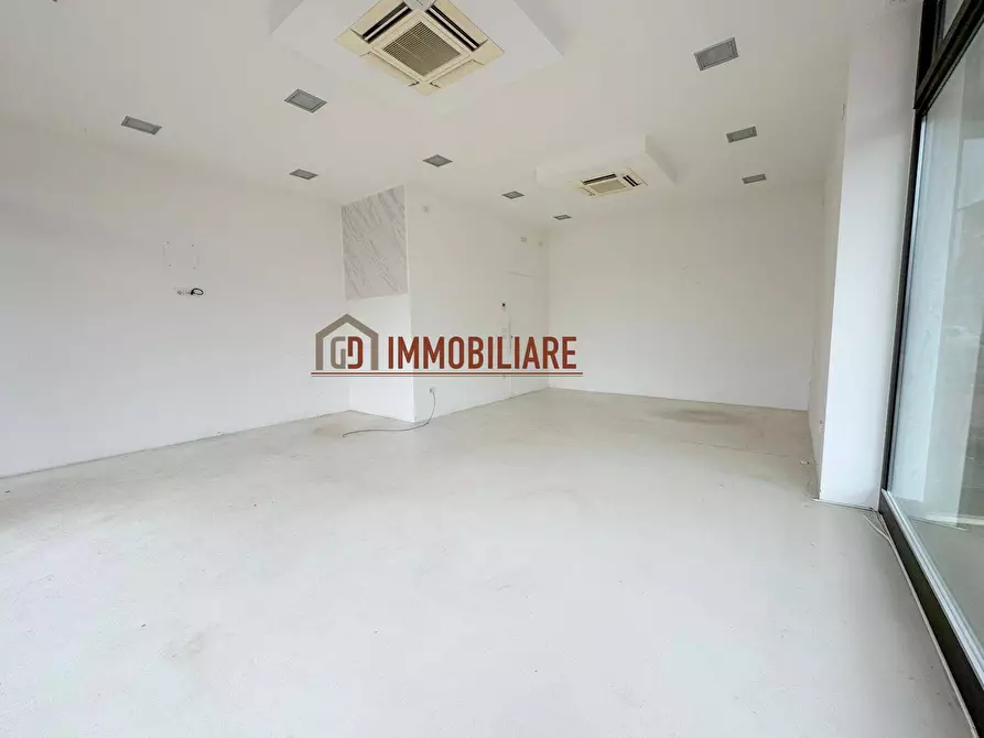 Immagine 15 di Attività commerciale in vendita  in Via manin 17 a Montebelluna