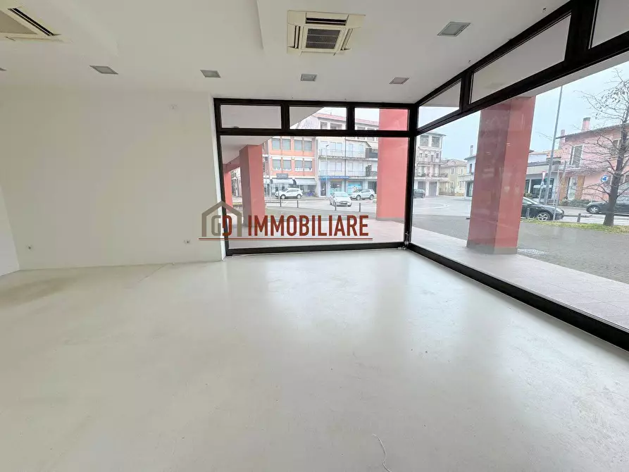 Immagine 17 di Attività commerciale in vendita  in Via manin 17 a Montebelluna