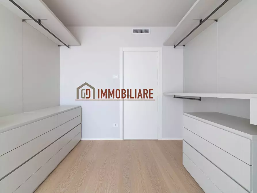 Immagine 15 di Attico in vendita  in Via Roma a Montebelluna