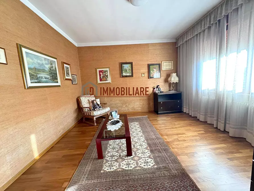 Immagine 3 di Villa in vendita  in Via Ospedale a Montebelluna