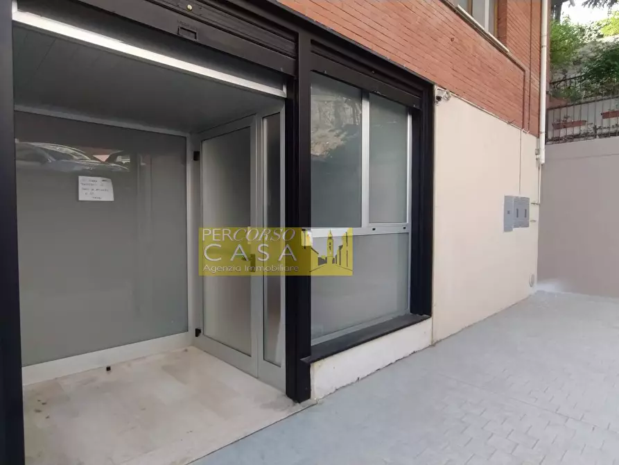Immagine 16 di Locale commerciale in vendita  in Via Malaspina 21 a Teramo