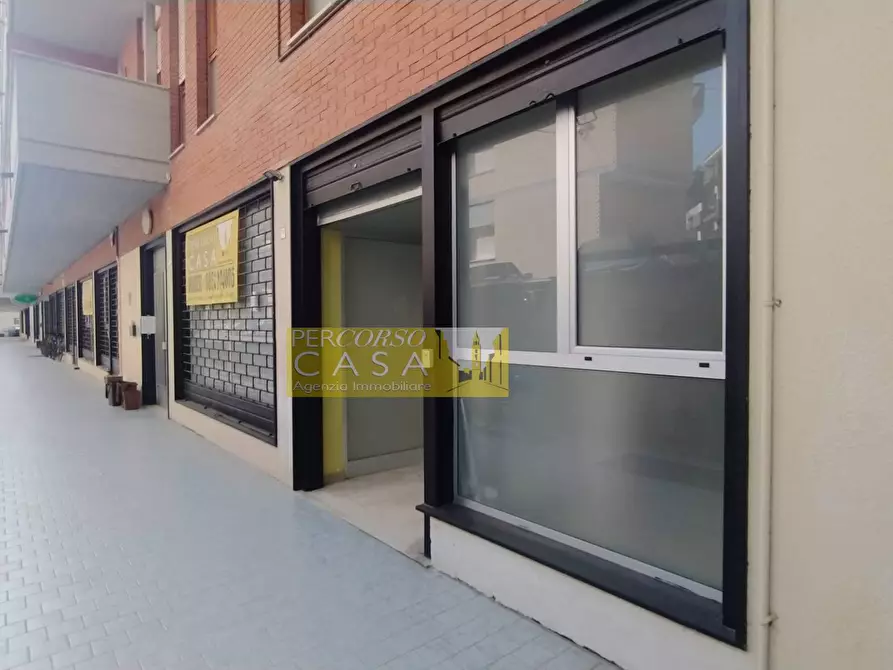 Immagine 18 di Locale commerciale in vendita  in Via Malaspina 21 a Teramo