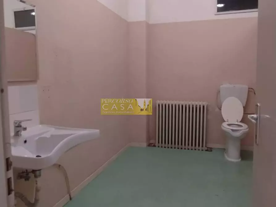 Immagine 8 di Locale commerciale in vendita  in Via Malaspina 21 a Teramo