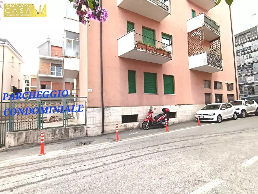 Immagine 8 di Locale commerciale in vendita  in Via Luigi Vinciguerra 16 a Teramo