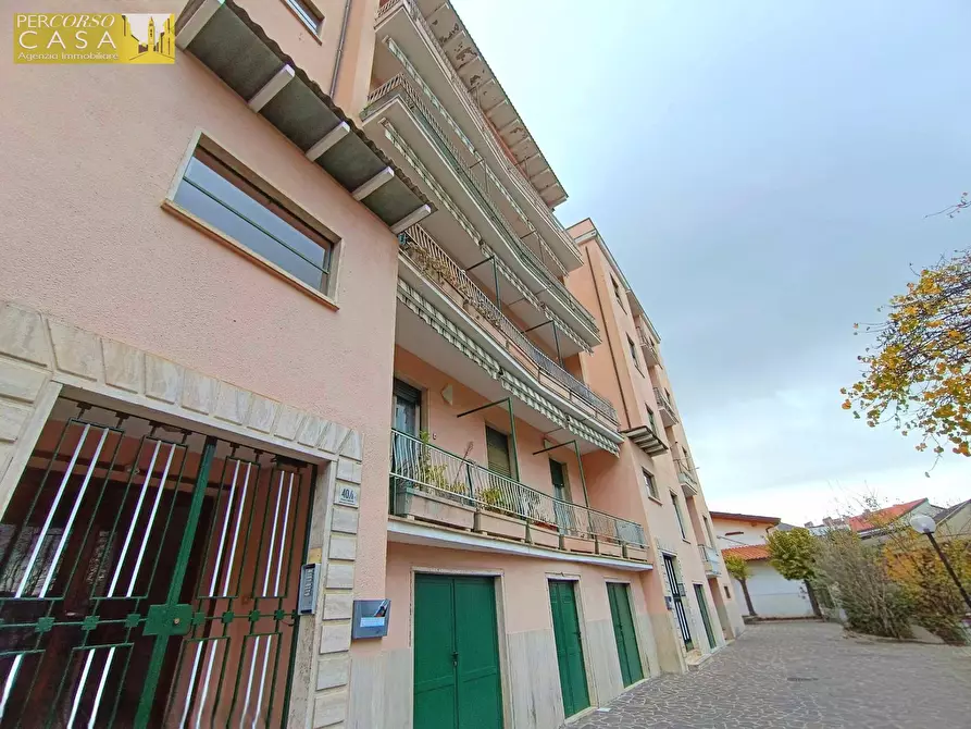 Immagine 17 di Appartamento in vendita  in Viale Cavour 300 Mt. da Piazza Garibaldi a Teramo