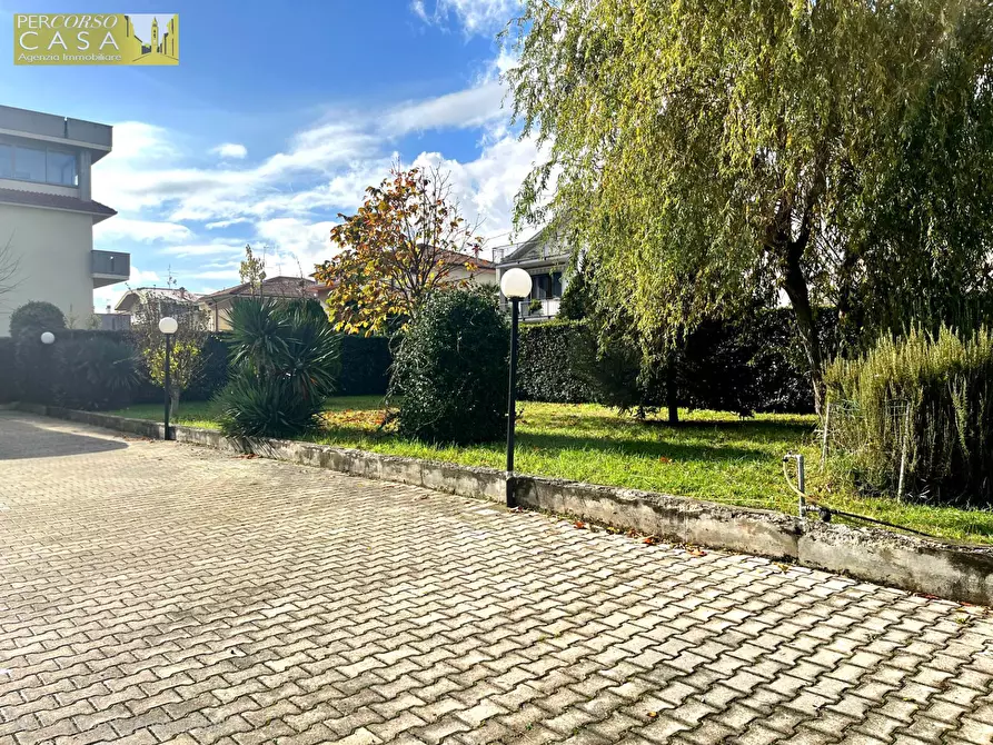 Immagine 13 di Appartamento in vendita  in Via Turati a Sant'omero