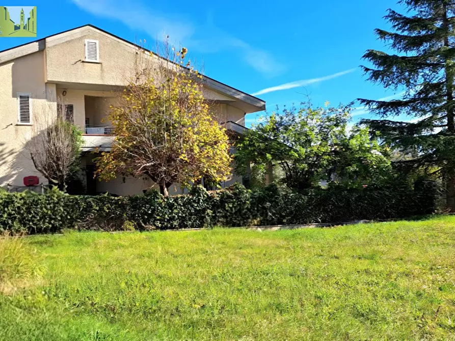 Immagine 2 di Villa in vendita  in Via della Pineta a Colledara