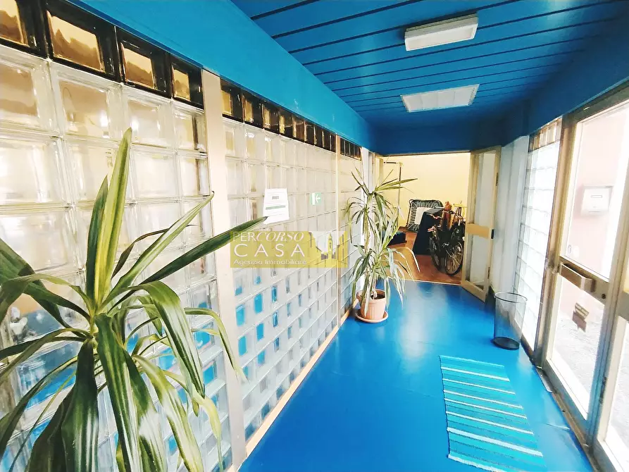 Immagine 10 di Locale commerciale in vendita  in Viale Giovanni Bovio 52 a Teramo