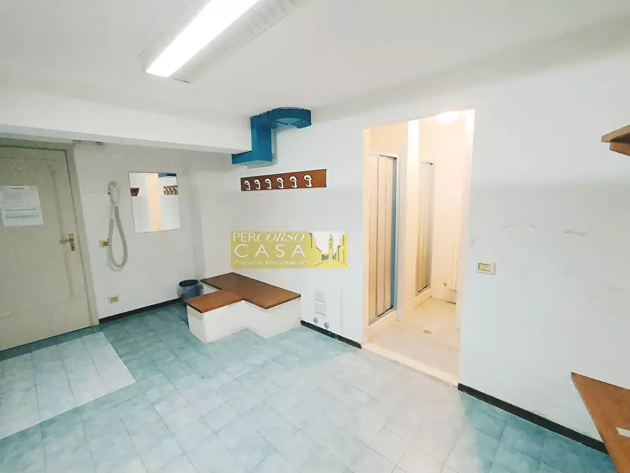 Immagine 16 di Locale commerciale in vendita  in Viale Giovanni Bovio 52 a Teramo