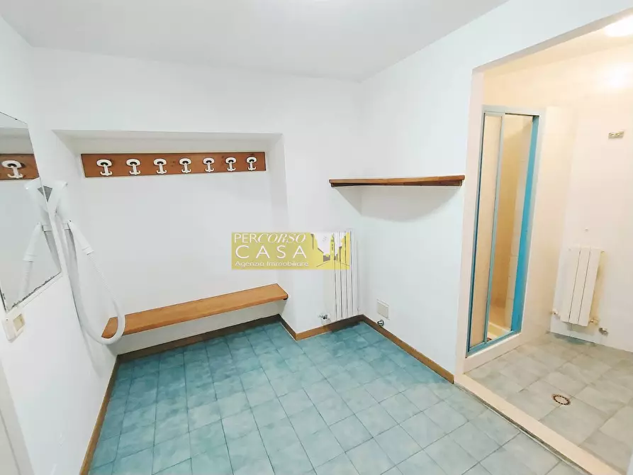 Immagine 12 di Locale commerciale in vendita  in Viale Giovanni Bovio 52 a Teramo