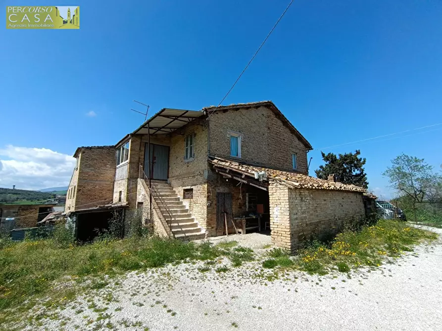 Immagine 2 di Casa indipendente in vendita  a Bellante