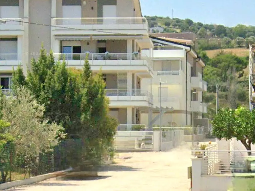 Immagine 2 di Appartamento in vendita  in VIA GALILEO GALILEI a Giulianova