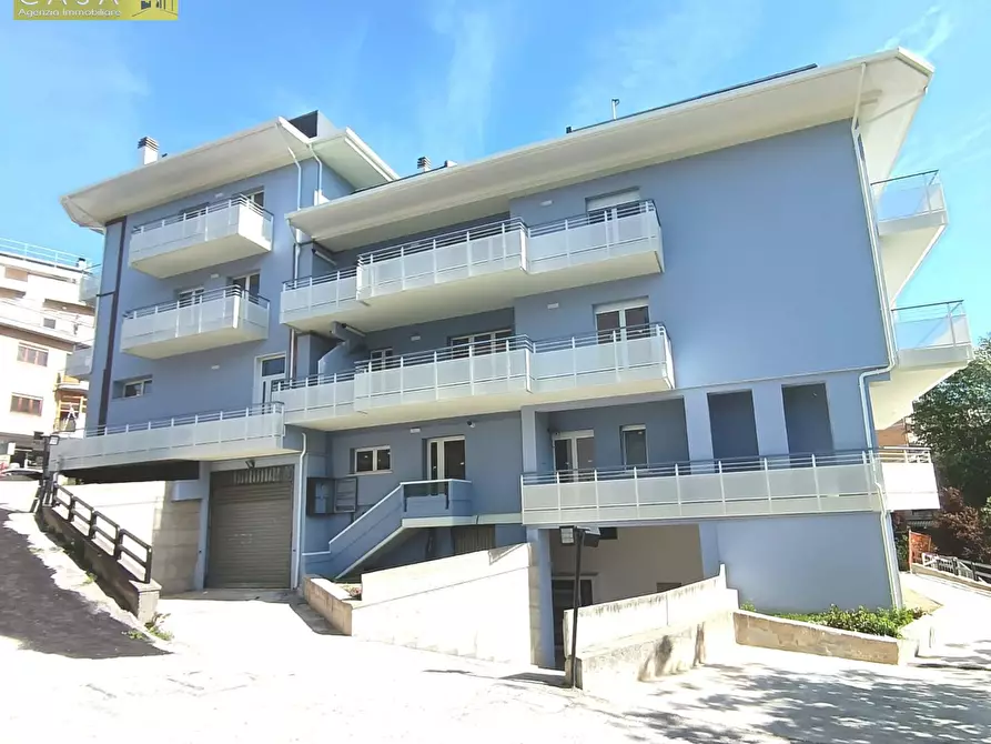 Immagine 11 di Appartamento in vendita  in Via Cona 77 a Teramo