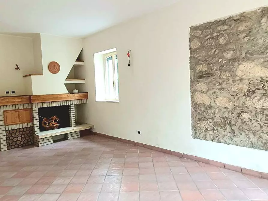 Immagine 4 di Villa in vendita  in CAMPOVALANO a Campli