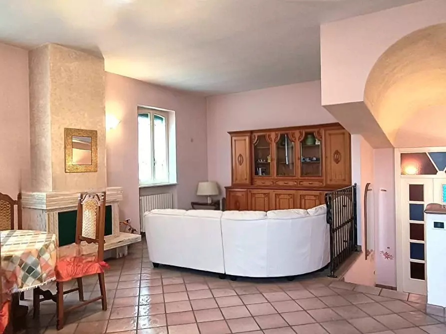 Immagine 5 di Villa in vendita  in CAMPOVALANO a Campli