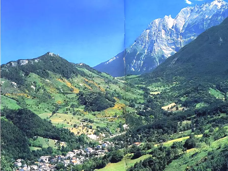 Immagine 13 di Appartamento in vendita  in Largo Torrione a Isola Del Gran Sasso D'italia