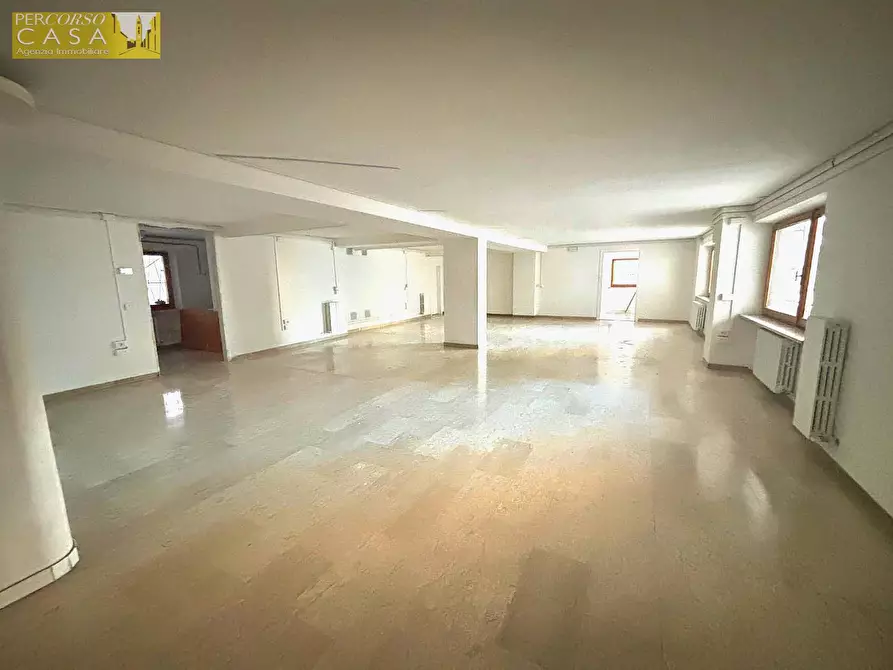 Immagine 1 di Locale commerciale in affitto  in Via G. Pannella 56 a Teramo