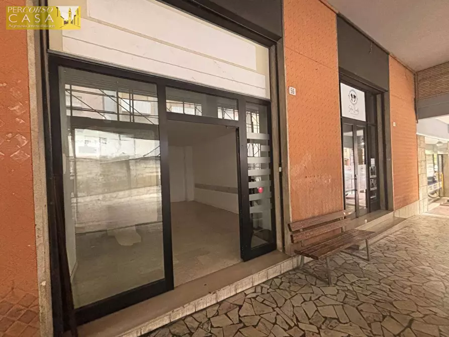 Immagine 2 di Locale commerciale in affitto  in Via G. Pannella 56 a Teramo