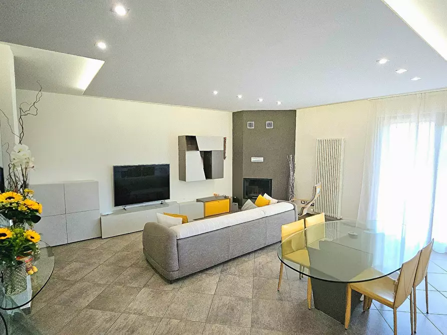 Immagine 5 di Casa semindipendente in vendita  in Nepezzano a Teramo