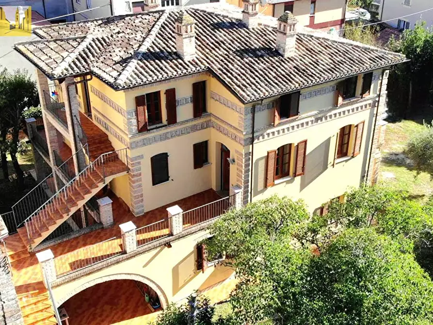 Immagine 1 di Villa in vendita  in Piazzetta del Sole a Teramo