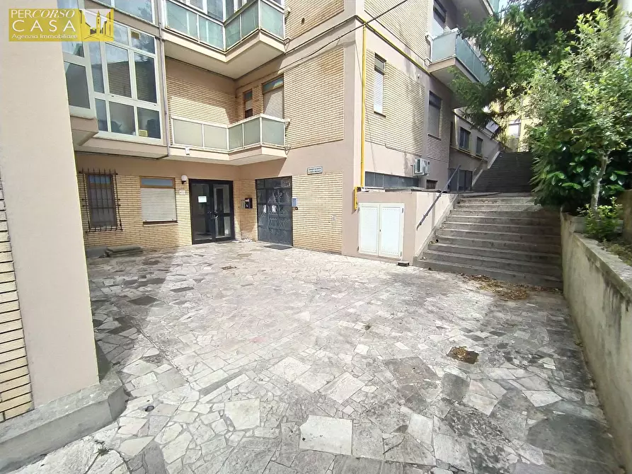 Immagine 10 di Ufficio in affitto  in Via Armando Diaz a Teramo