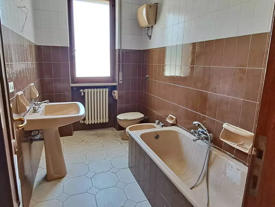 Immagine 21 di Attico in vendita  in LARGO ROSCIANO a Montorio Al Vomano