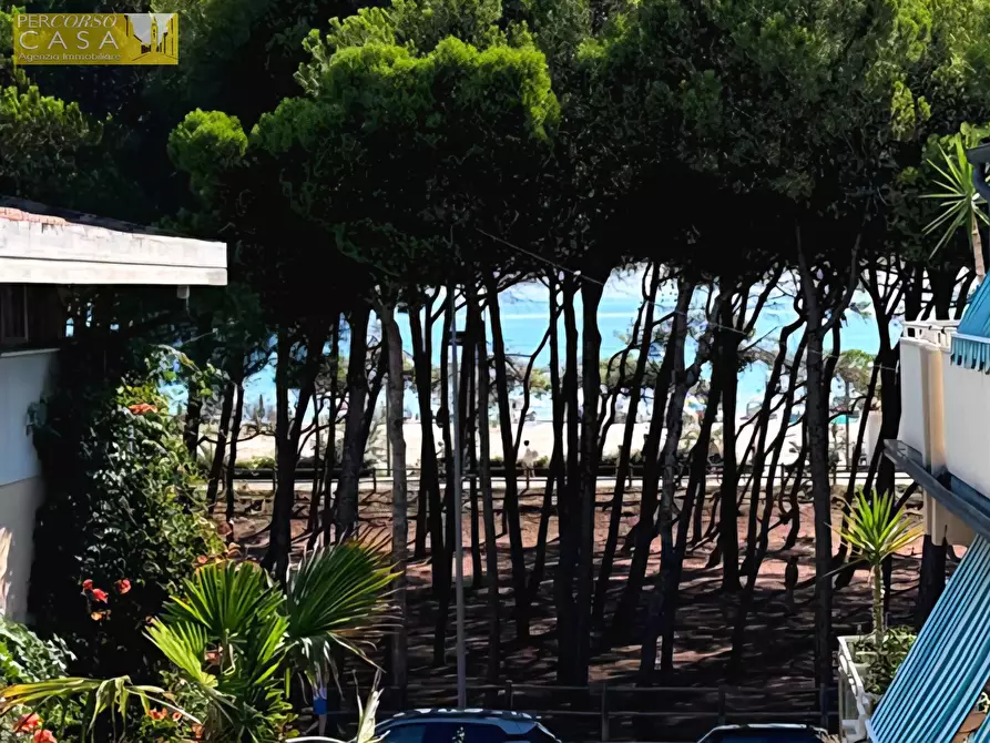 Immagine 2 di Appartamento in vendita  in LUNGOMARE MARCONI 286 a Alba Adriatica