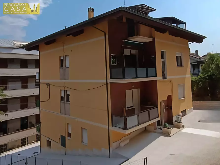 Immagine 11 di Appartamento in vendita  in Viale Cavour a Teramo