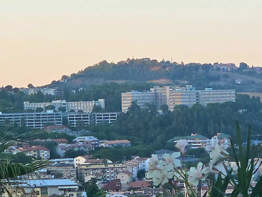 Immagine 14 di Casa indipendente in vendita  in Contrada De Contro - 1 Km dal centro a Teramo