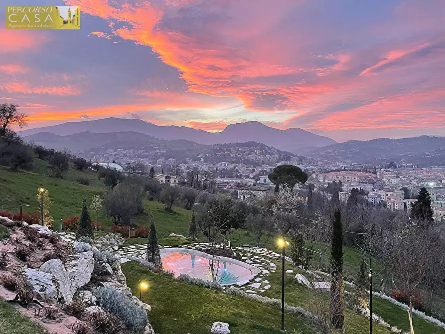 Immagine 30 di Villa in vendita  in C.da De Contro 1 km dal centro a Teramo