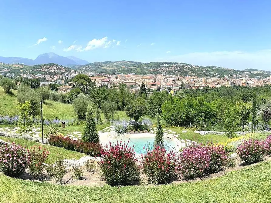 Immagine 32 di Villa in vendita  in C.da De Contro 1 km dal centro a Teramo