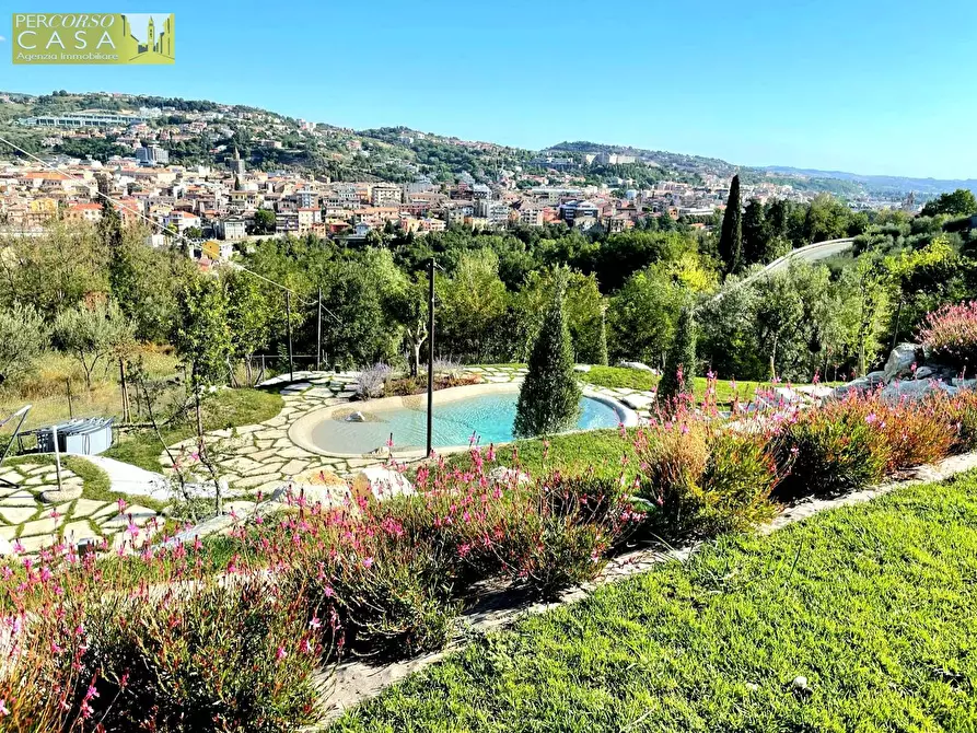 Immagine 7 di Villa in vendita  in C.da De Contro 1 km dal centro a Teramo