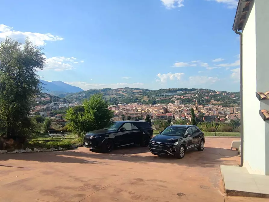 Immagine 29 di Villa in vendita  in C.da De Contro 1 km dal centro a Teramo