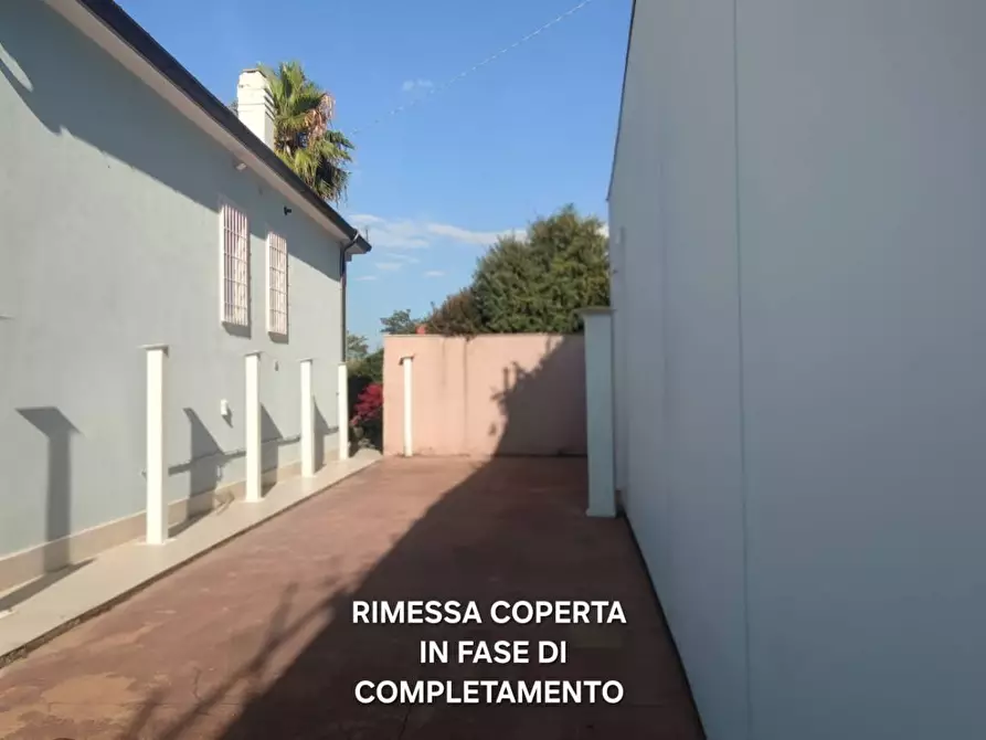 Immagine 28 di Villa in vendita  in C.da De Contro 1 km dal centro a Teramo