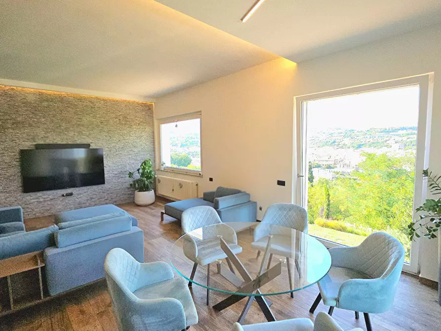 Immagine 10 di Villa in vendita  in C.da De Contro 1 km dal centro a Teramo